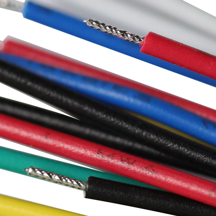 Spedendo e trattando il terminale dell'assemblaggio cavi di Molex del connettore di ZH pH XH 2,8 per elettronico