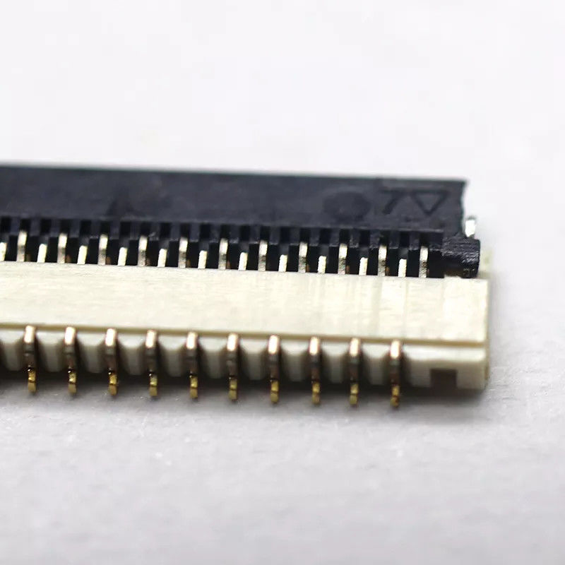 Contatto di spaziatura elettronico del fondo del connettore 13-71pin del PWB di altezza 1.0mm di 0.3MM