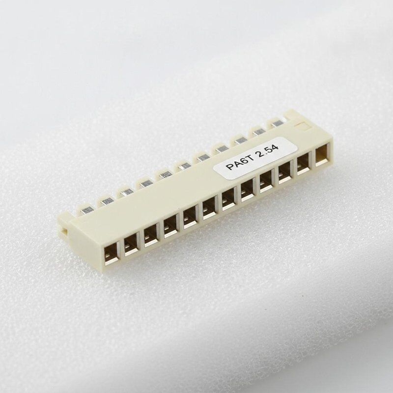 Connettore femmina header in PA6T UL94V-0 con passo da 2.54mm e contatti in ottone placcato oro